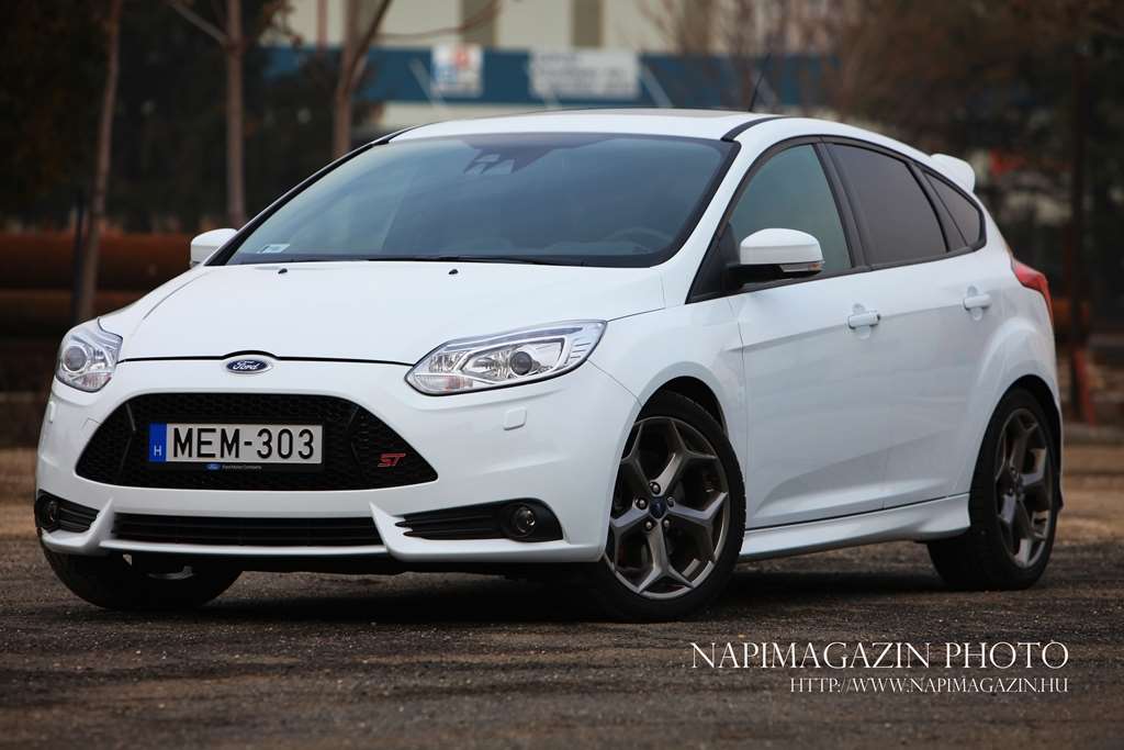 ford_focus_st_001