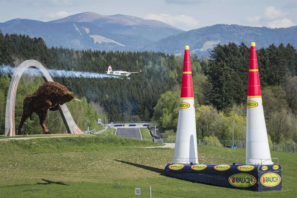 redbull-airrace-matthias_dolderer