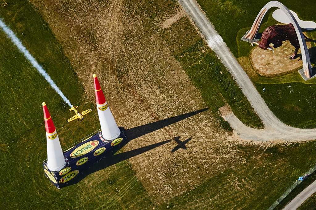 redbull-airrace-nigel_lamb