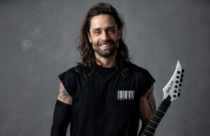 Hivatalos a bejelentés: Vörös Attila a Tankcsapda új gitárosa, márciusban Aréna-koncerttel mutatkoznak be