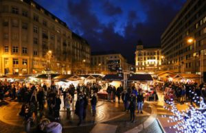 Ünnepi fények és télies hangulat: megnyílt Budapest hivatalos karácsonyi vására a Városháza Parkban