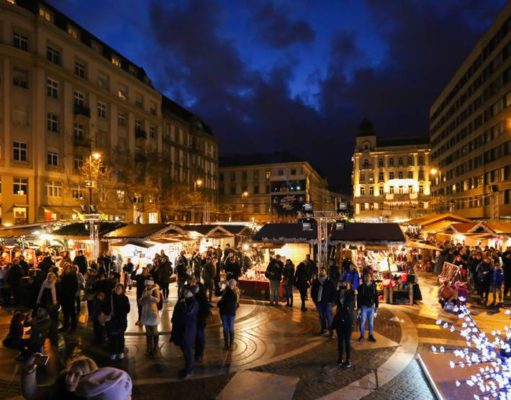 Ünnepi fények és télies hangulat: megnyílt Budapest hivatalos karácsonyi vására a Városháza Parkban