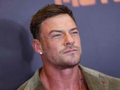 Húsz év után véget ért Alan Ritchson házassága – három közös gyermekük van