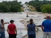 Texasban ismét pusztított az ítéletidő: villámárvizek öntöttek el településeket