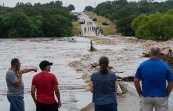 Texasban ismét pusztított az ítéletidő: villámárvizek öntöttek el településeket