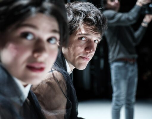 Az Ármány és szerelem újszerű feldolgozása a Vígszínházban