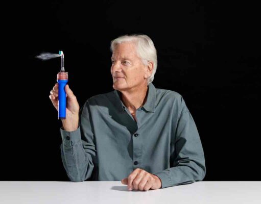 Dyson CameraJet: kamerával és célzott vízsugárral érkezett az intelligens fogkefe