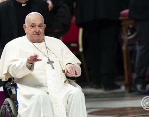 Ferenc pápa halálhíre megrázta a világot – imába borult a Szent Péter tér