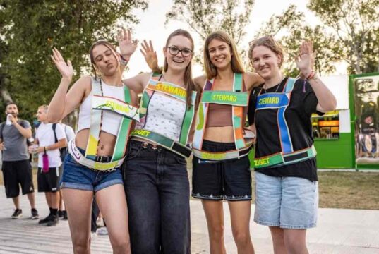 Kulisszák mögé enged a Sziget: elindult a hellonext Steward program, mehet a jelentkezés