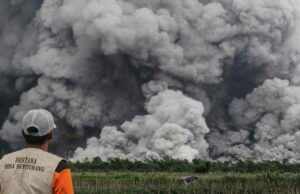 Kitört a Semeru vulkán, 5,6 kilométeres hamufelhő borította be Jávát