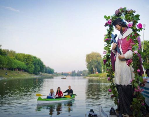 Jánoska-eresztéssel emlékeznek védőszentjükre a bajaiak