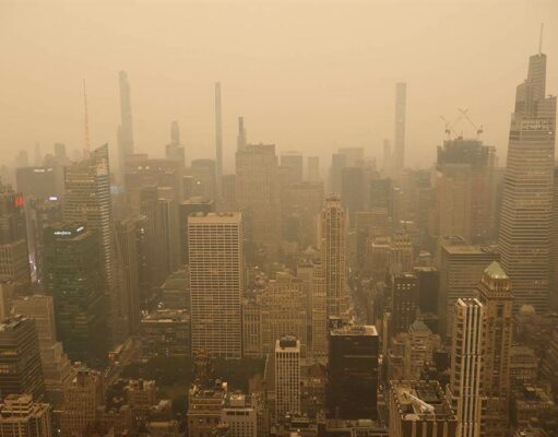 Füstköd miatt átmenetileg leállították a légiforgalmat New York repülőterein