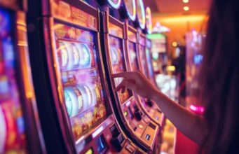 Online szerencsejáték és az újév: amikor a szerencse szilveszteri díszbe öltözik