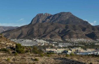 Puig Campana: a Costa Blanca óriása, amely évmilliók óta őrzi Finestrat és Benidorm vidékét