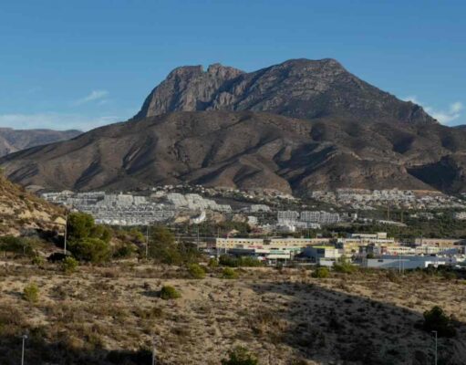 Puig Campana: a Costa Blanca óriása, amely évmilliók óta őrzi Finestrat és Benidorm vidékét