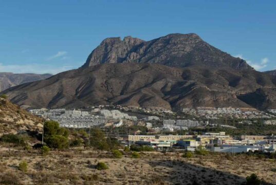 Puig Campana: a Costa Blanca óriása, amely évmilliók óta őrzi Finestrat és Benidorm vidékét