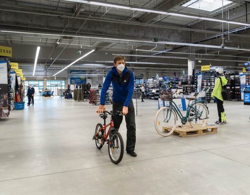 Csapj le te is Száraz Dénes kisfiának biciklijére!