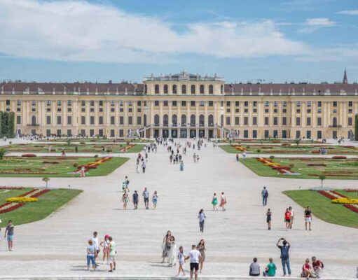 Ellátogattunk Bécsbe, a Schönbrunn kastélyba: lehengerlő történelem egyedülálló tárlat formájában