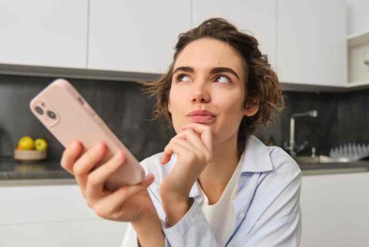 Miért lett a telefon a hétköznapi döntések központja?