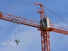 Hogyan szállítanak, építenek fel és szednek szét egy toronydarut?