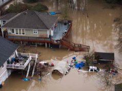 Rekordárvíz Washington államban: városok víz alatt, tízezrek menekülnek