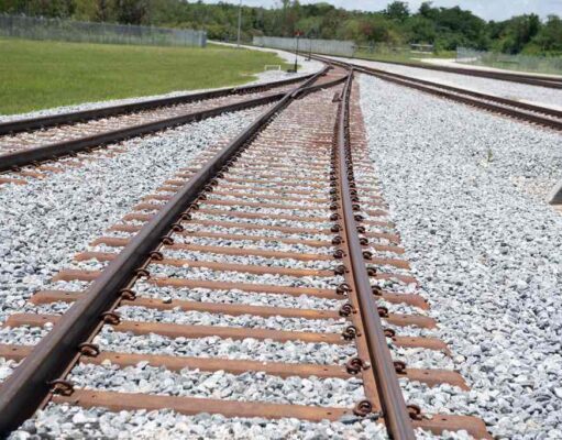 Miért kell kavicságy a vonatsínek alá?